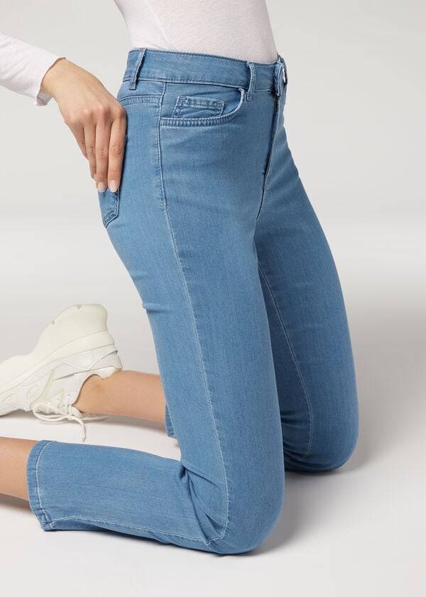 Ženske lahke razširjene skrajšane kavbojke calzedonia eco modre barve